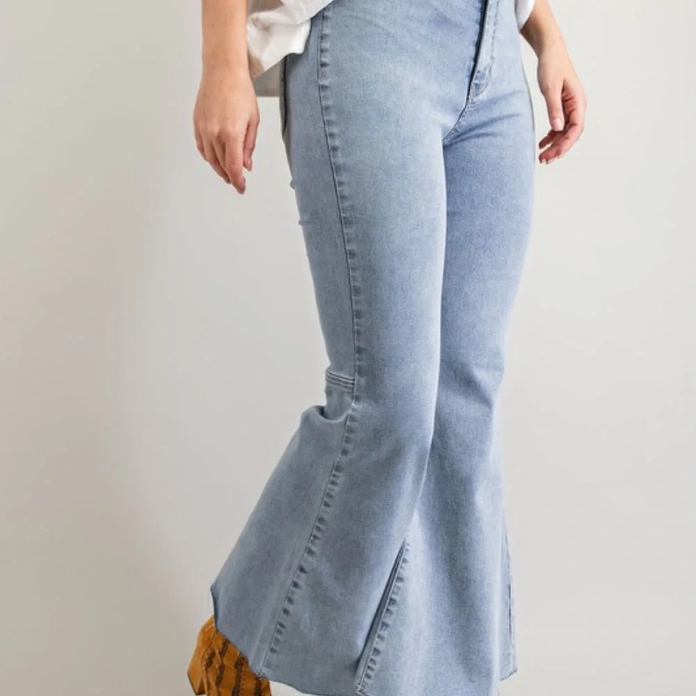 Ankle Cropped Jeans - Picture 3 of 5